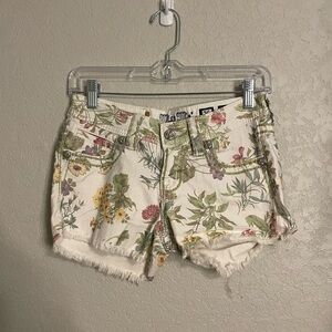 Miss Me Size 26 White and Floral cargo Shorts